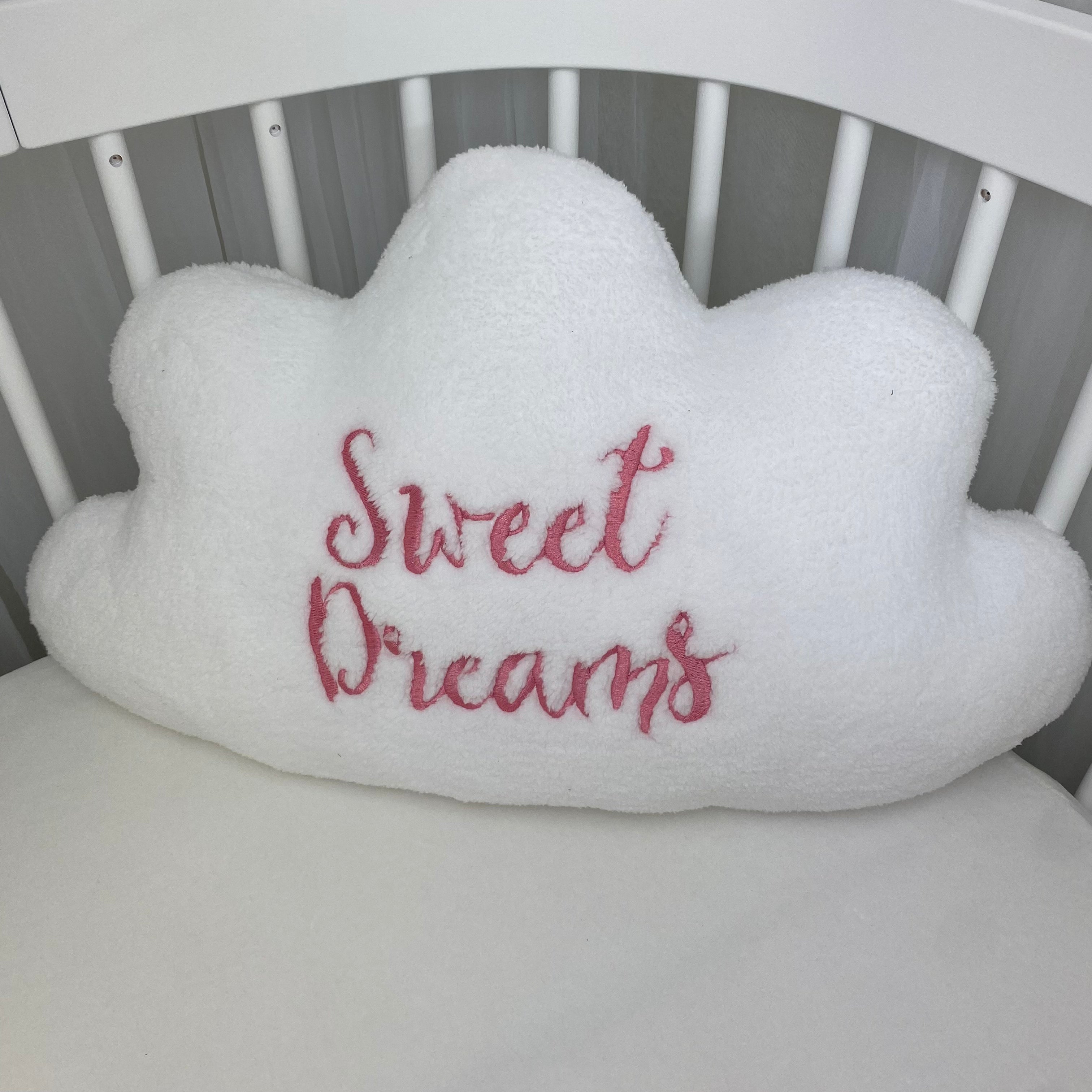 Dekokissen in Wolkenform | Fluffy Teddy | Teddy-Stoff | Weiß inkl. Bestickung "Sweet Dreams"