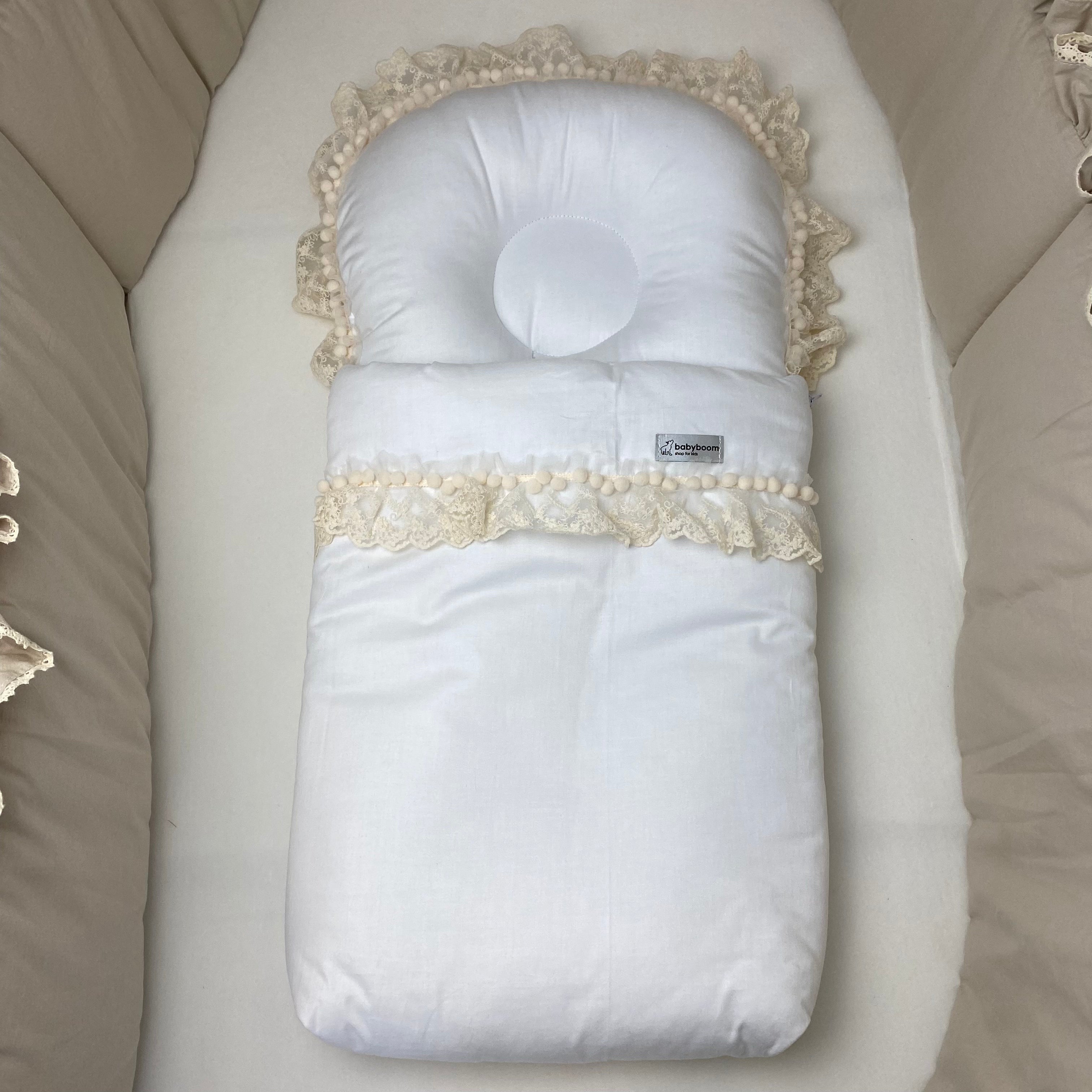 Premium Babyschlafsack "Delicious" mit Spitze & Bommelchen