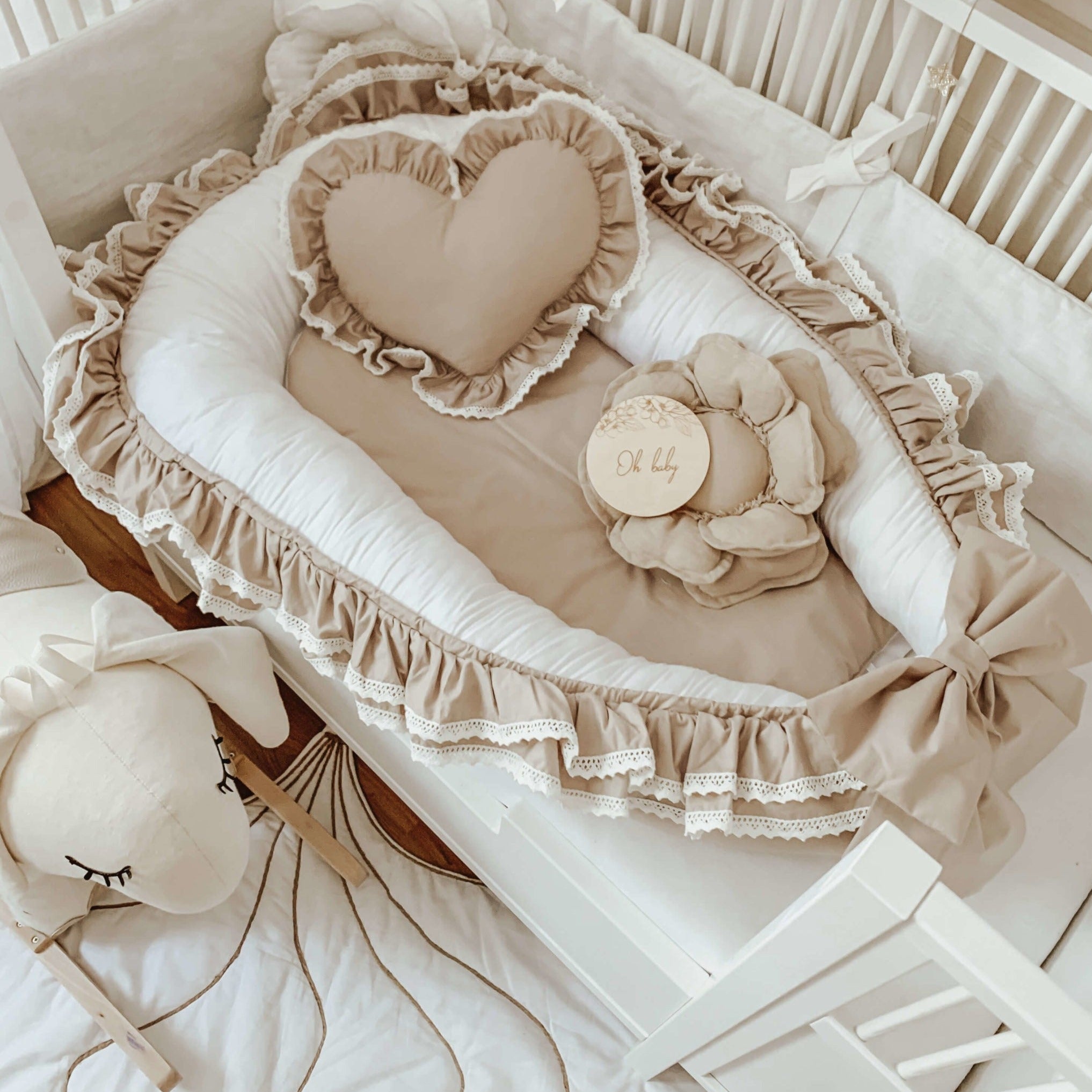 Babynestchen Romantic mit Rüschen und Spitze,handmade