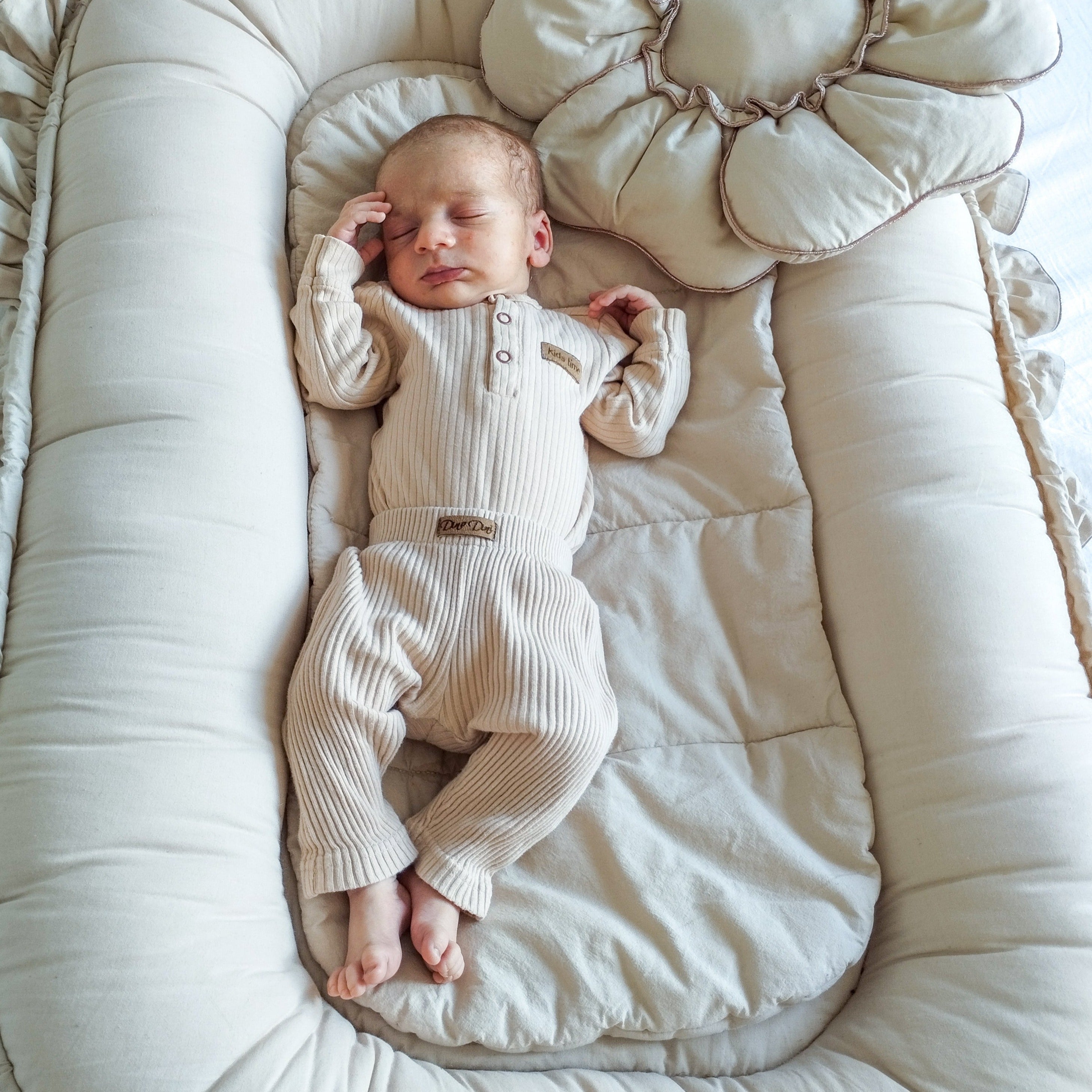 Premium Babynest SHINY mit Rüschen | Baumwolle