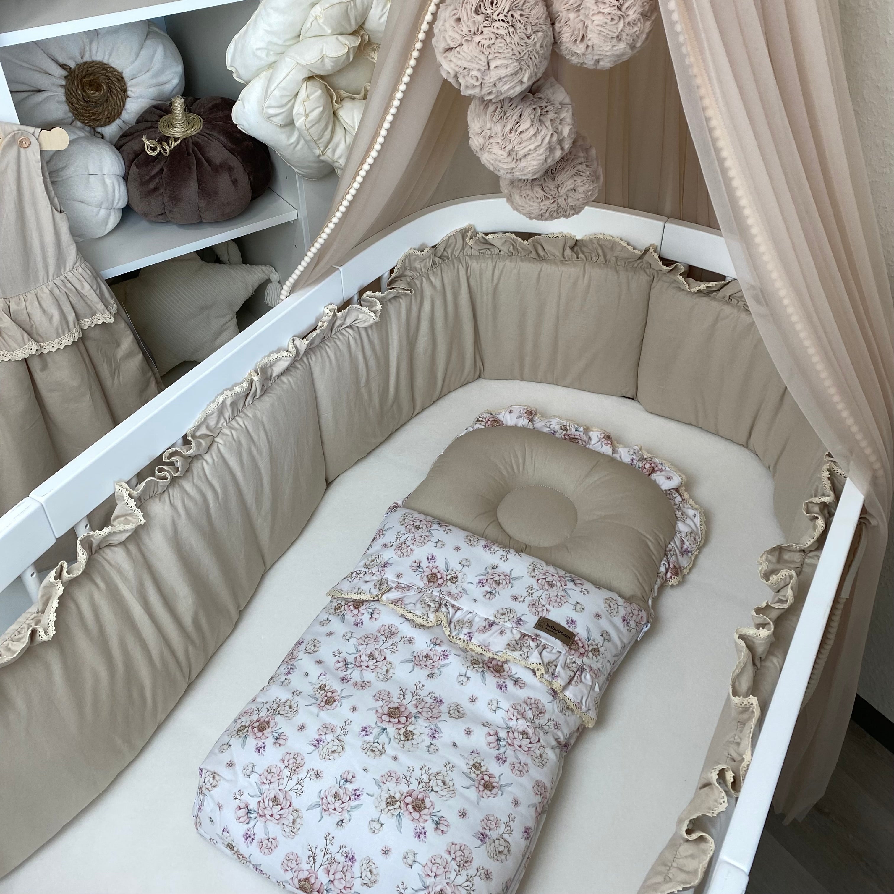 Premium Babyschlafsack BLOSSOMS mit Rüschen & beige Spitze