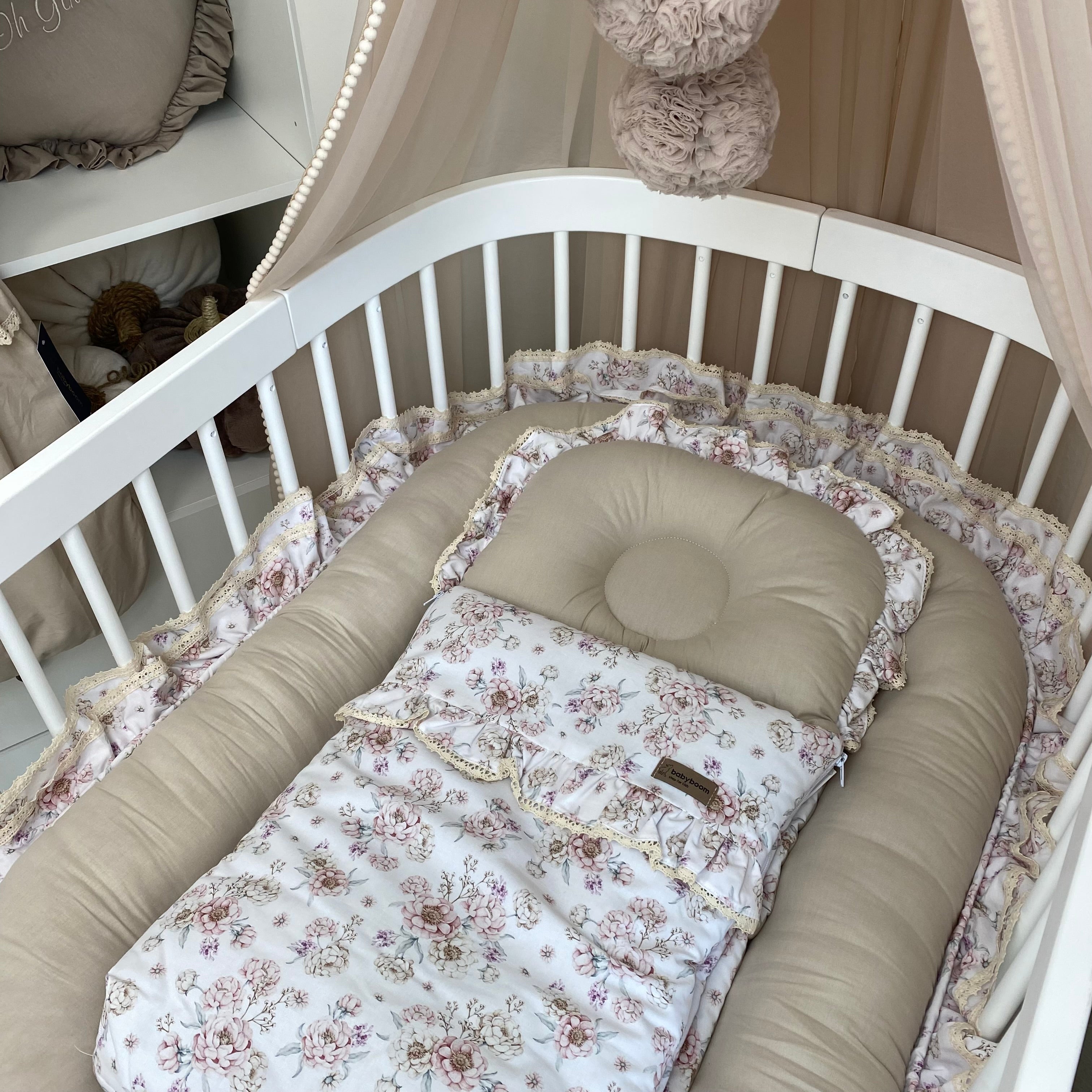Premium Babyschlafsack BLOSSOMS mit Rüschen & beige Spitze