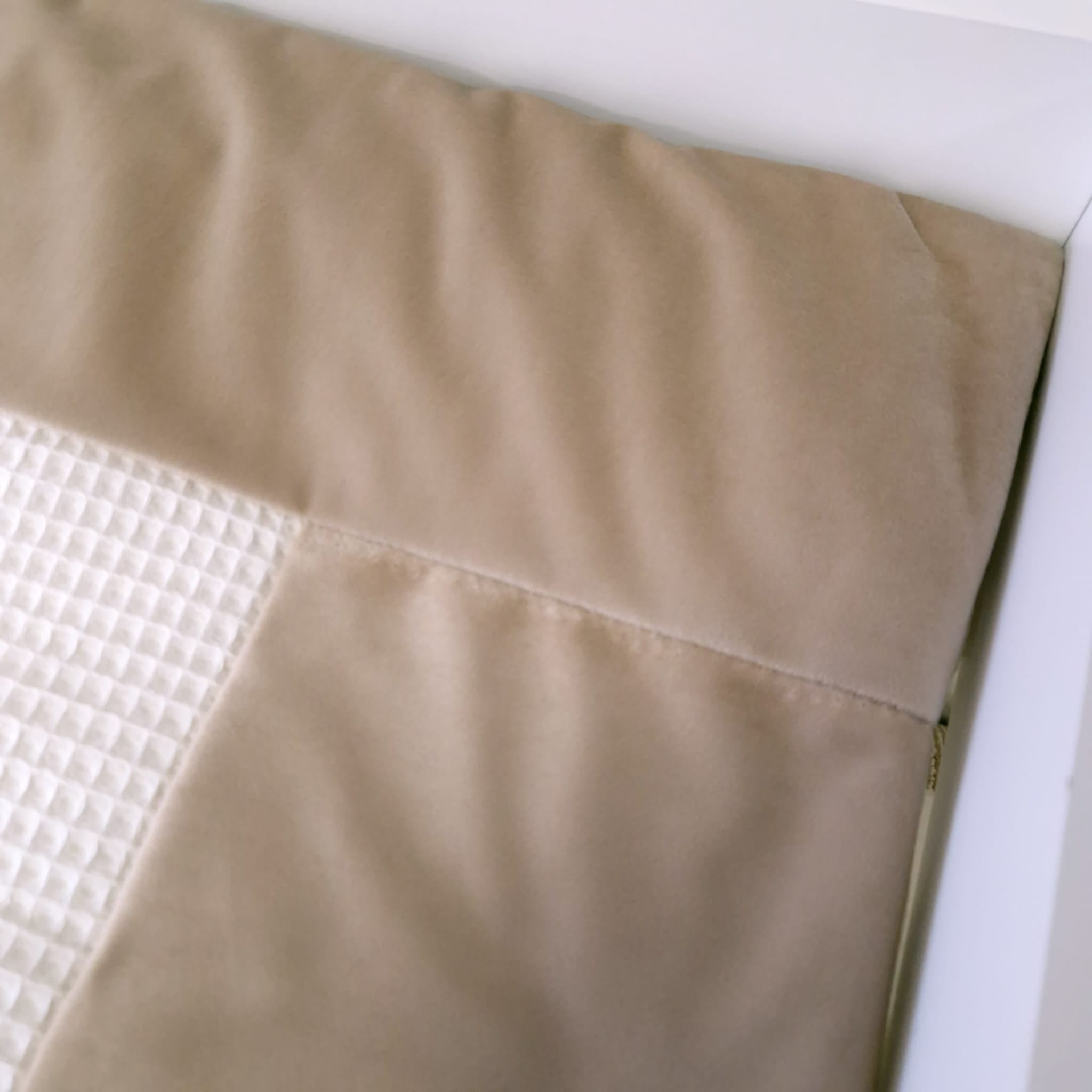 Wickelauflage ROYAL | Waffelpique & Velours | 75 x 75 cm  |  Ecru & Beige | m. kleinem Naht Fehler