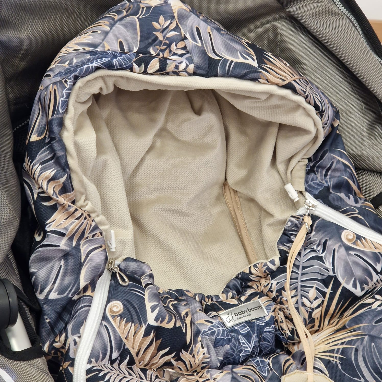 Winterfußsack inkl. Handmuff | Beige & Goldene Monsterblätter