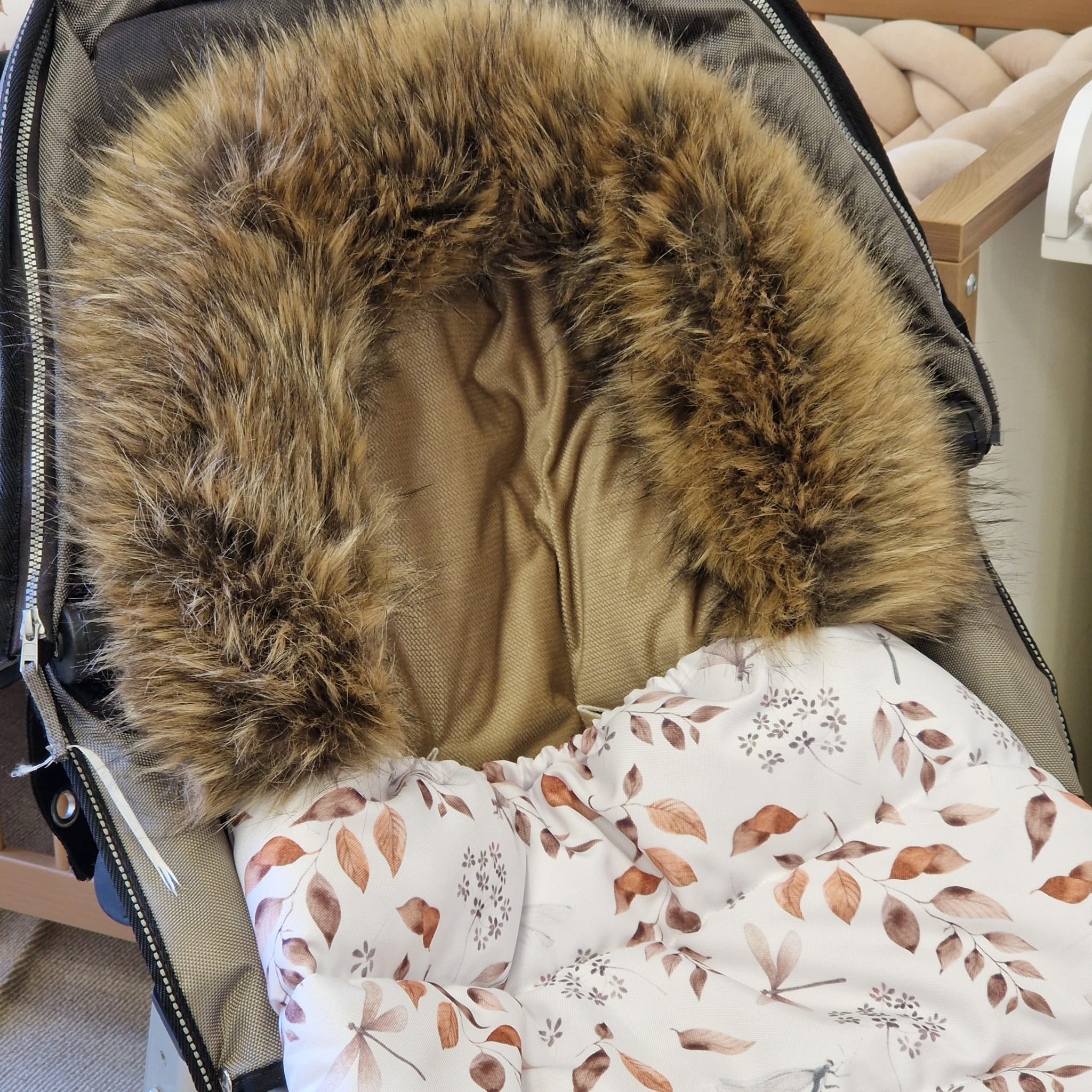 Winterfußsack mit Handmuff ESKIMO | Herbstblätter & Samt Cappuccino