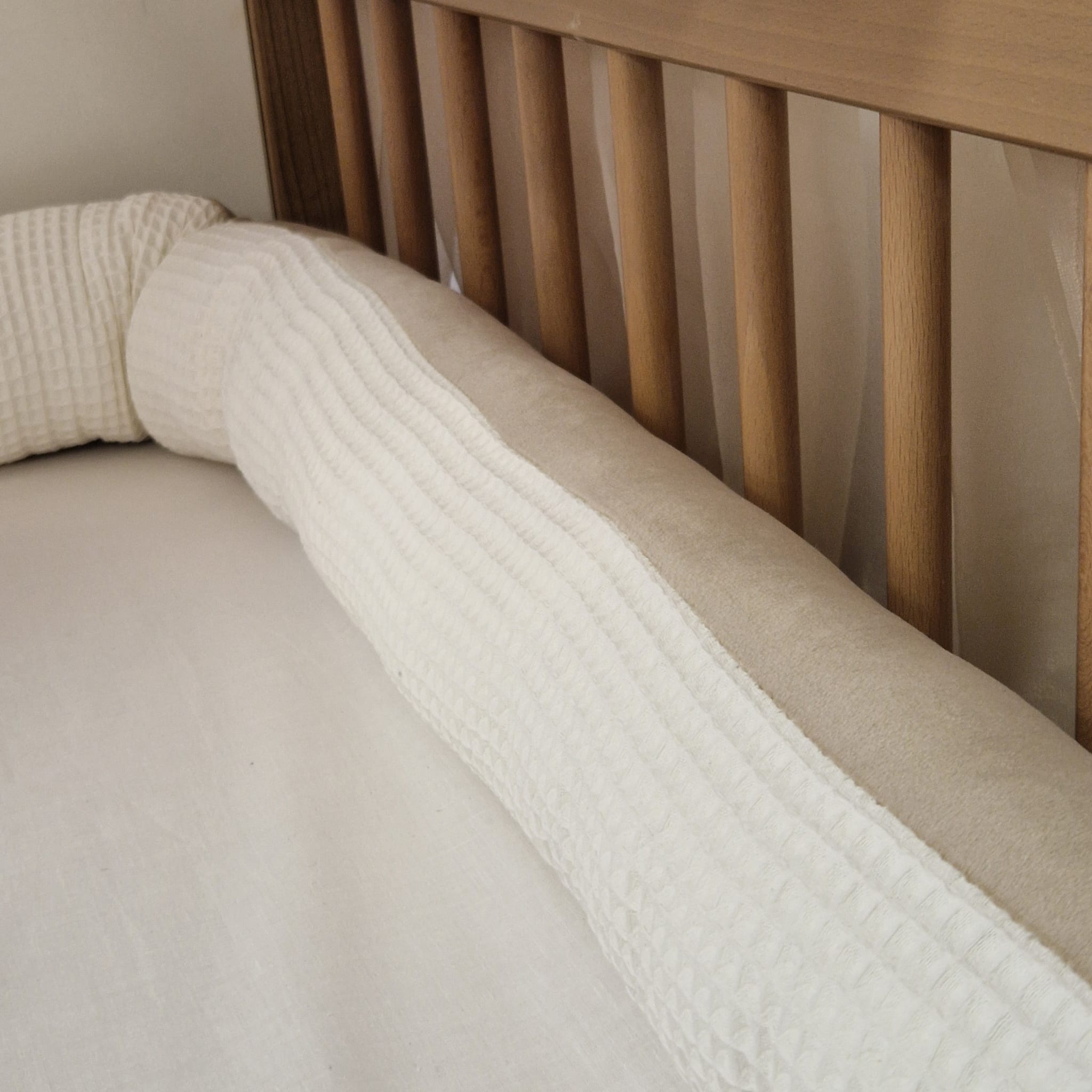 Wickeltischumrandung | Bettumrandung ROYAL | Waffelpique & Velours | Ecru & Beige