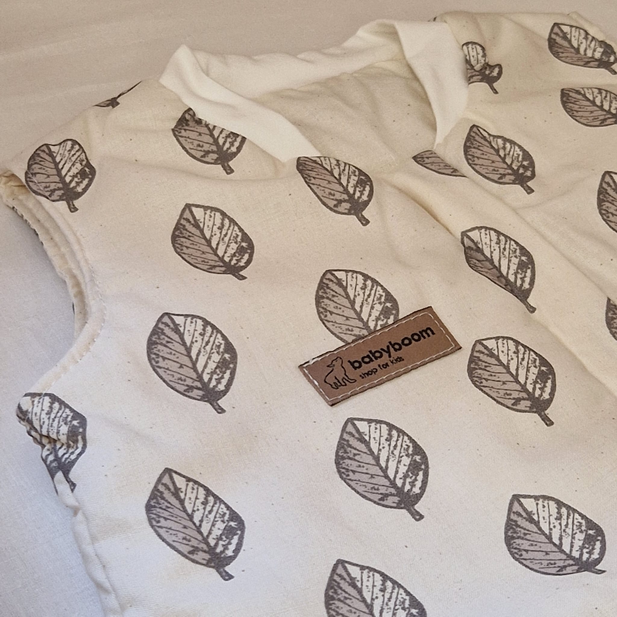 Drehbarer Ganzjahres-Schlafsack | Schlummersack mit umklappbaren Füßen | Bio-Baumwolle | Blätter | 80 cm |  1,0 TOG