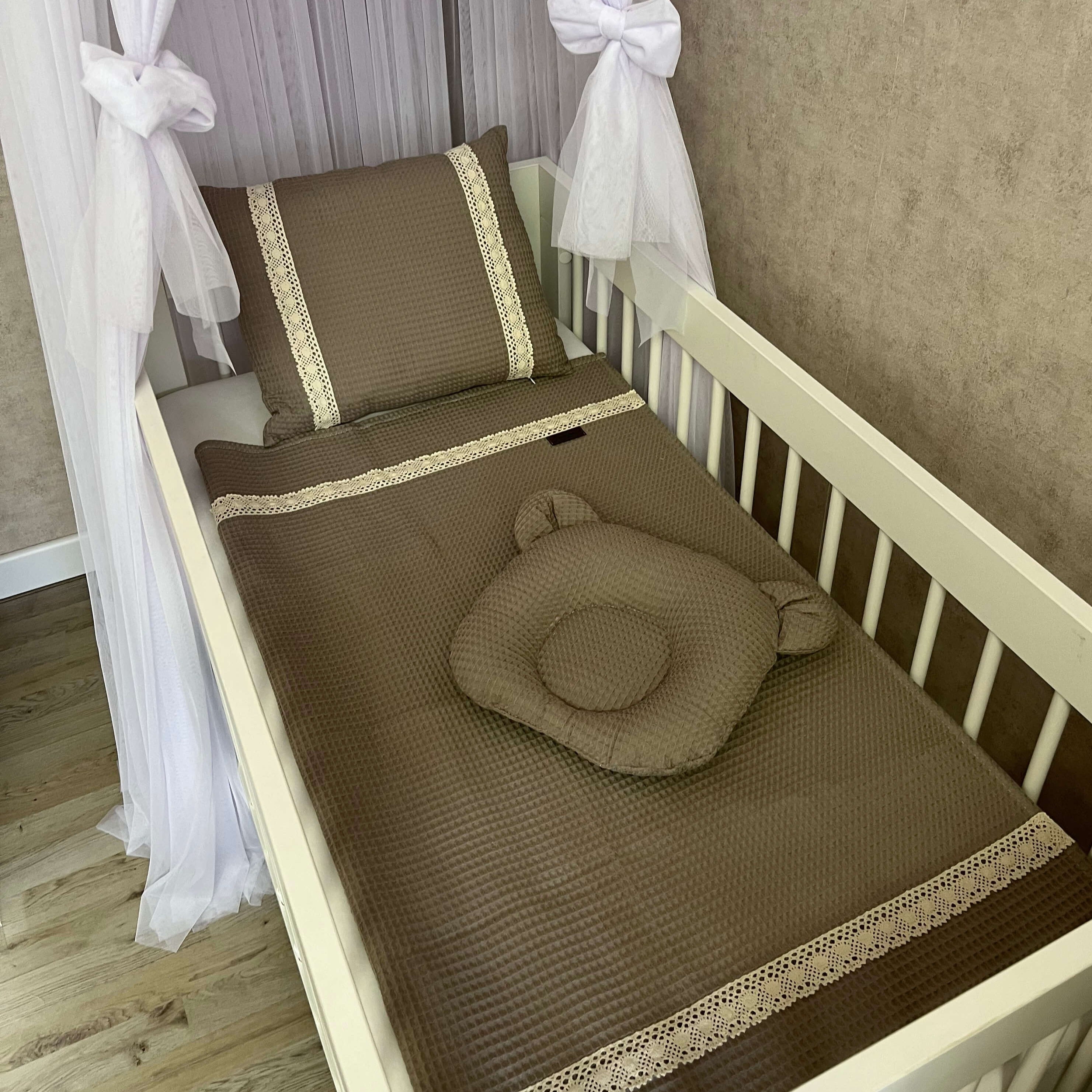 Decke mit Spitze für Babys & Kinder inkl. zwei Kissen | Waffelpique | Beige