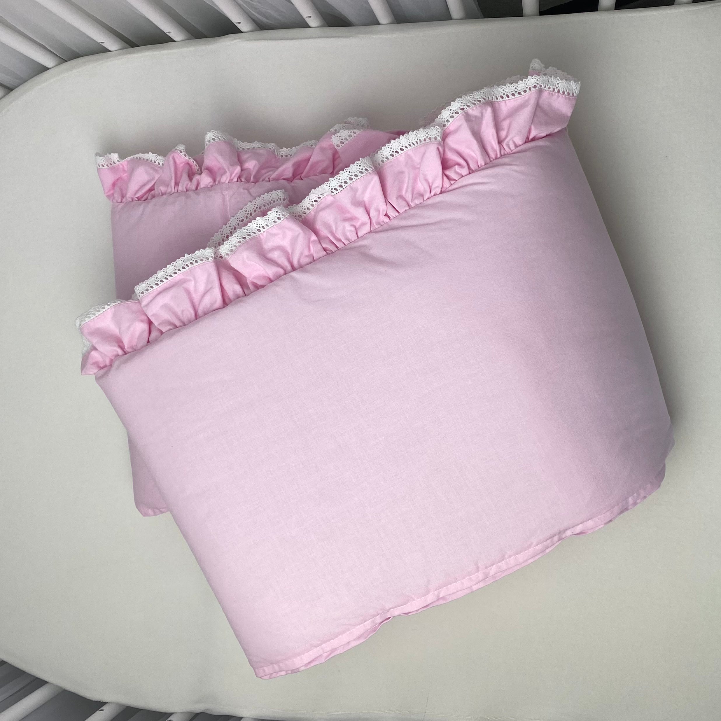Bettumrandung Romantic mit Rüschen & weißer Spitze | Light Pink | 70x140x70 cm