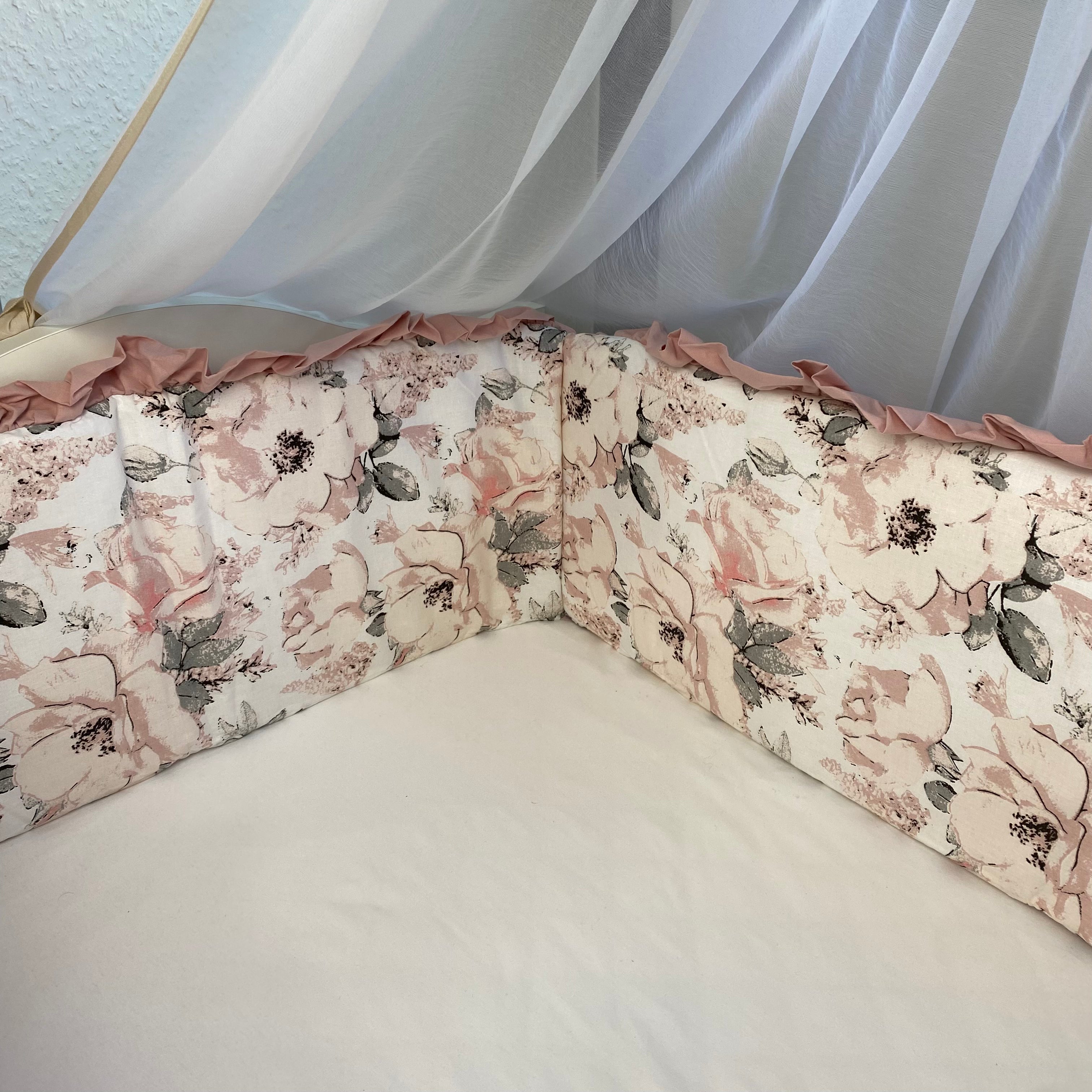 Bettumrandung mit Rüschen | Flowers & Strawberry yogurt | 30x190 cm