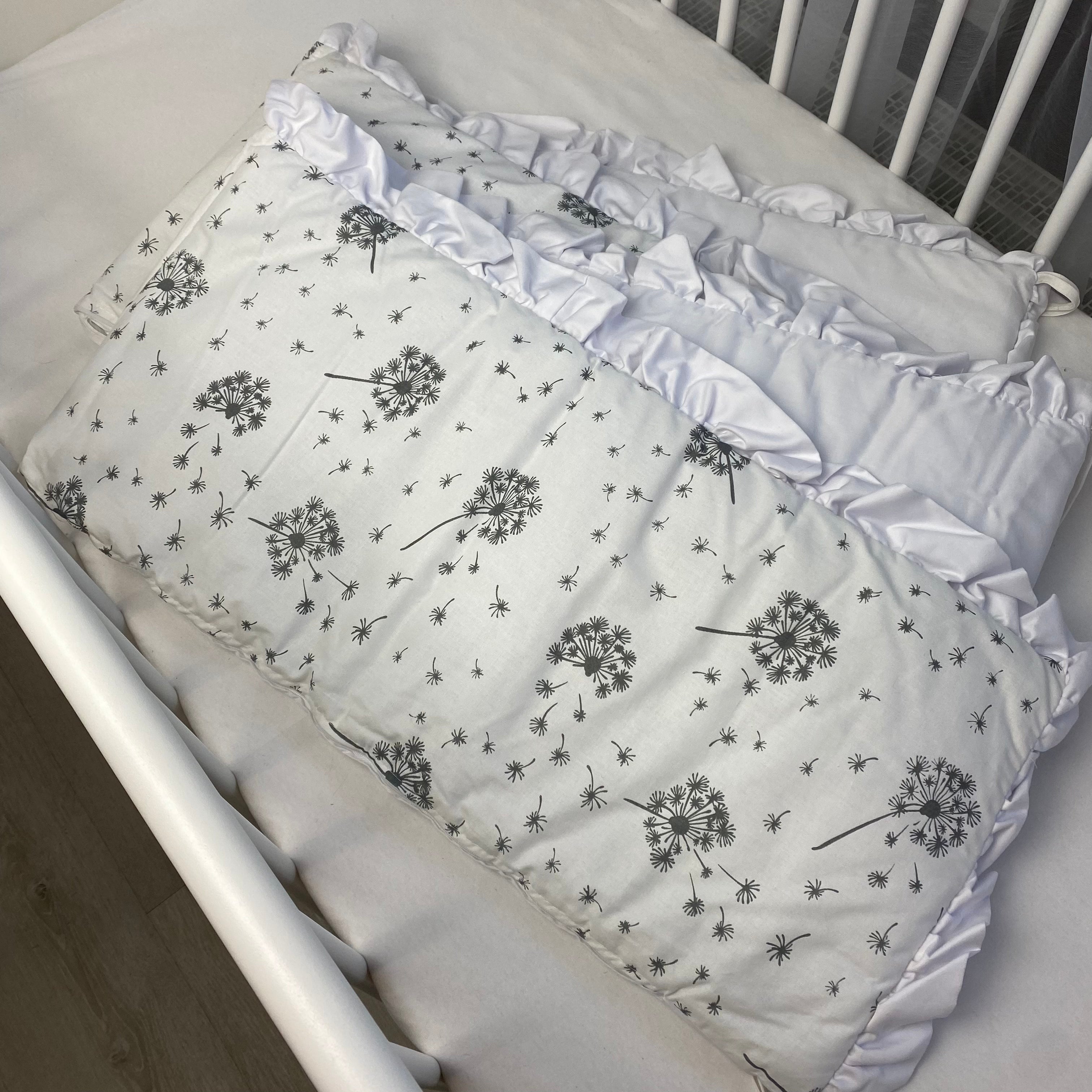 Bettumrandung mit Rüschen | Pusteblume & White | 70x140x70 cm