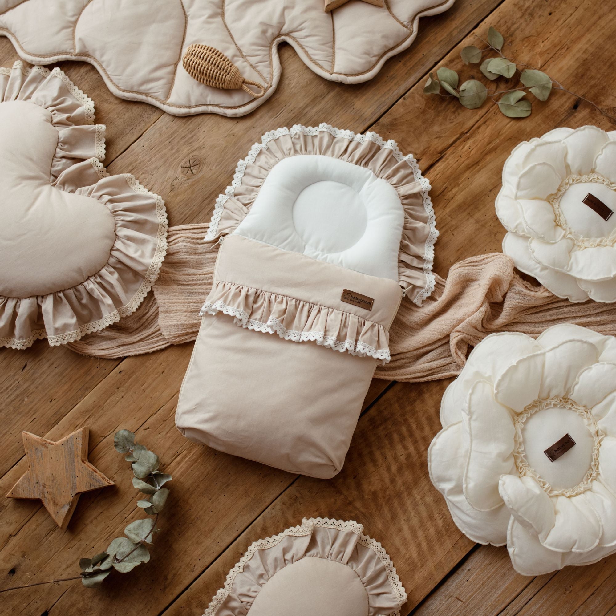Premium Babyschlafsack Romantic mit Rüschen & weißer Spitze | Farbe Natural | 30x53 cm (Frühchen) | TOG 2.5