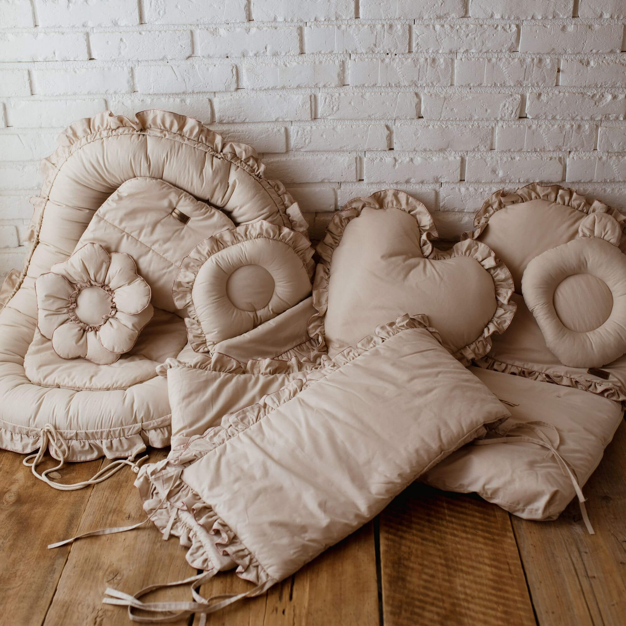Schlafsack Shiny mit Rüschen & glitzerndem Rand | Natural & Rosa Rand | 50x100 cm | TOG 1.0