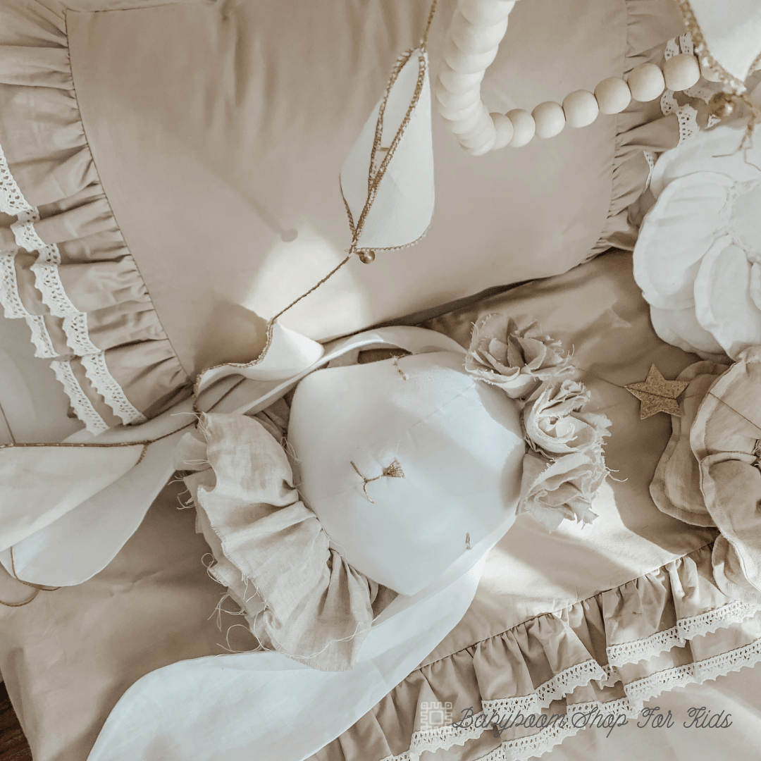 Bettwäsche ROMANTIC mit Rüschen & weißer Spitze | Baumwolle
