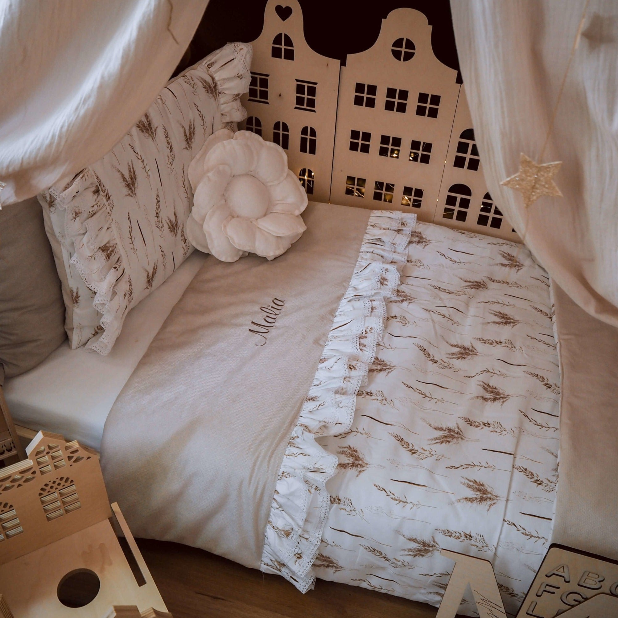 Bettwäsche Cutout mit Rüschen und Spitze aus Premium Baumwolle und Samt-Stoff, handmade, babyboom shop for kids