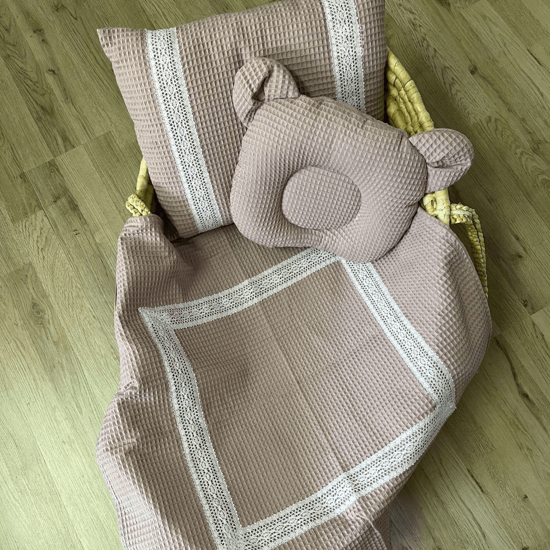 Decke mit Spitze für Babys & Kinder inkl. quadratisches Kissen – aus Waffelpique, handmade, babyboom shop for kids