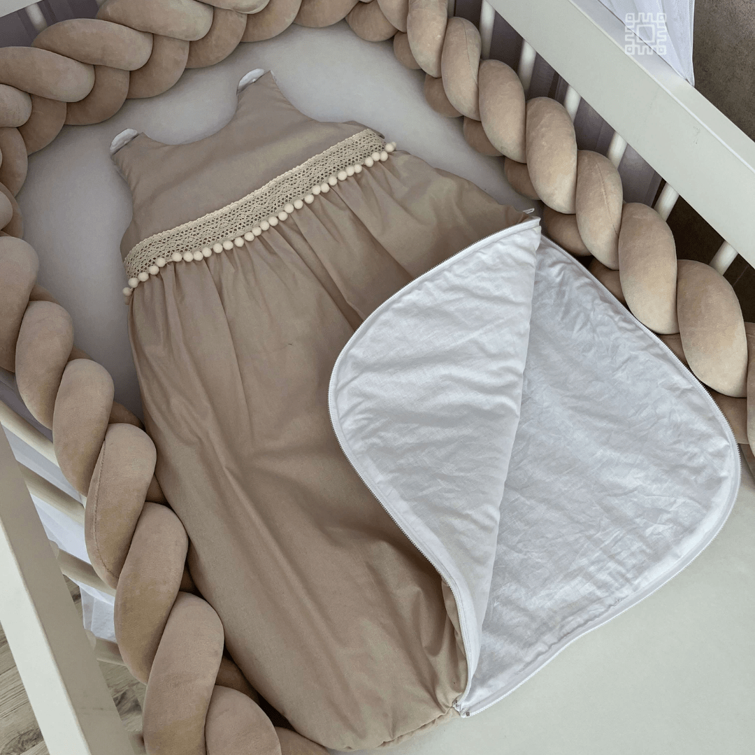 Schlummersack in Birnenform mit Spitze und Bommelchen, Baumwolle, handmade, babyboom shop for kids