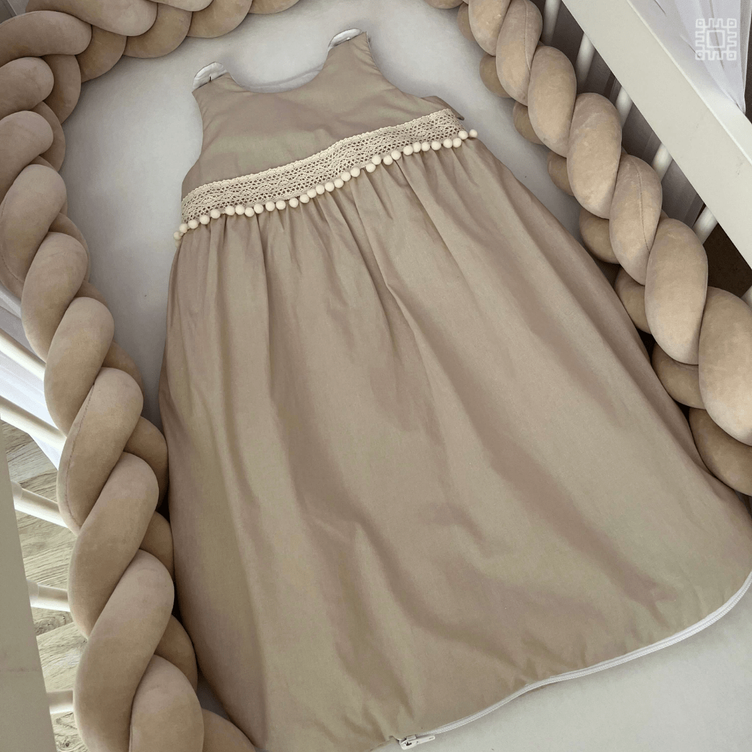 Schlummersack in Birnenform mit Spitze und Bommelchen, Baumwolle, handmade, babyboom shop for kids