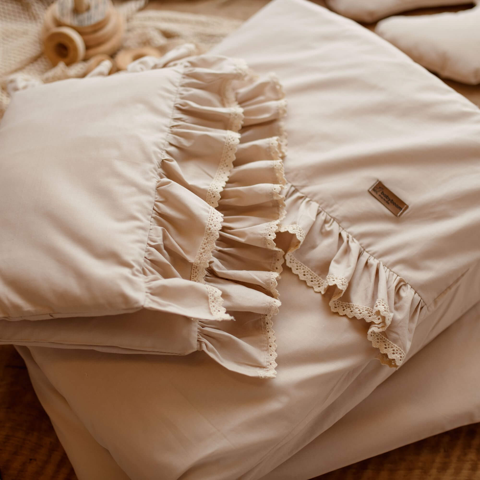 Bettwäsche RETRO ROMANTIC mit Rüschen & beige Spitze | Baumwolle