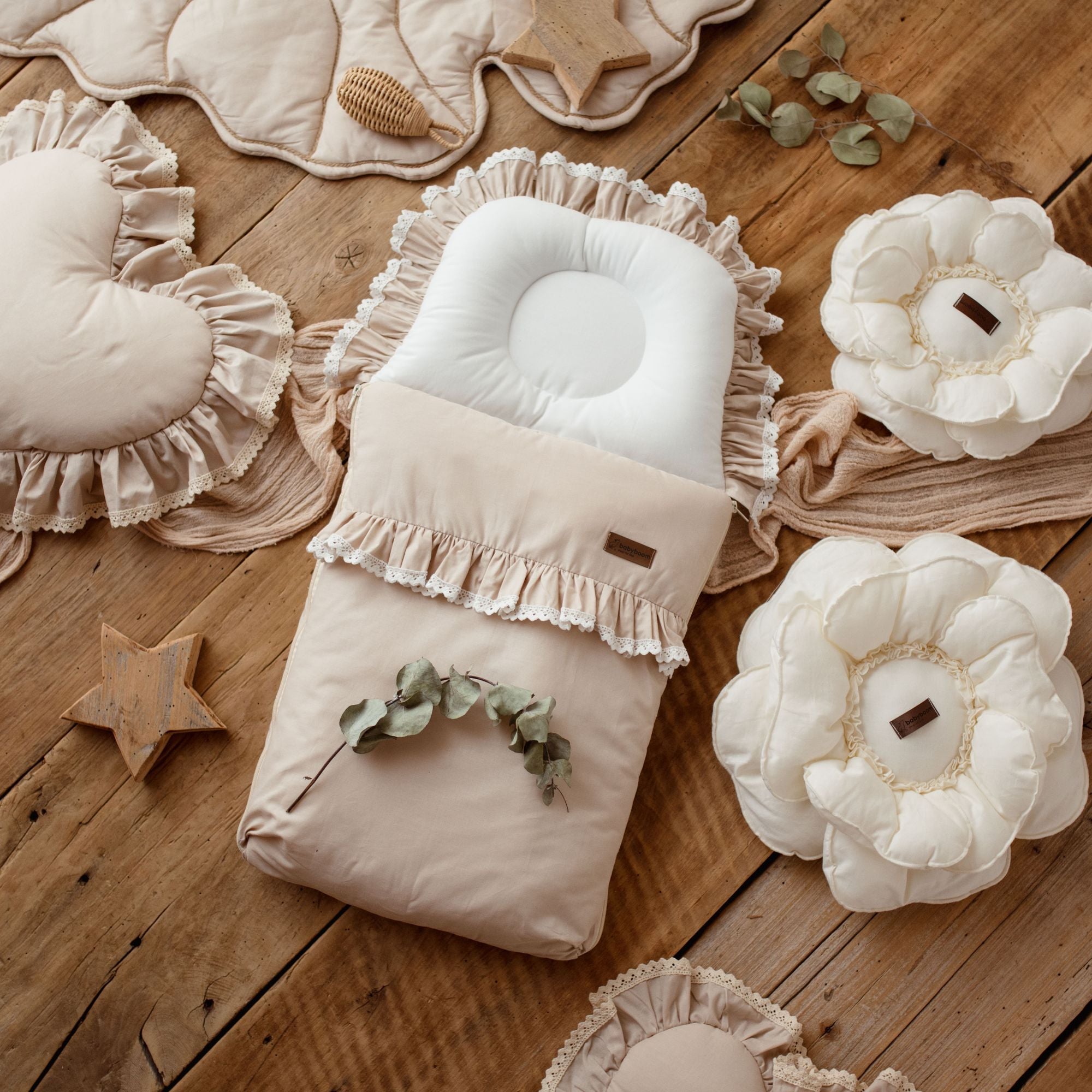 Premium Babyschlafsack Romantic mit Rüschen & weißer Spitze