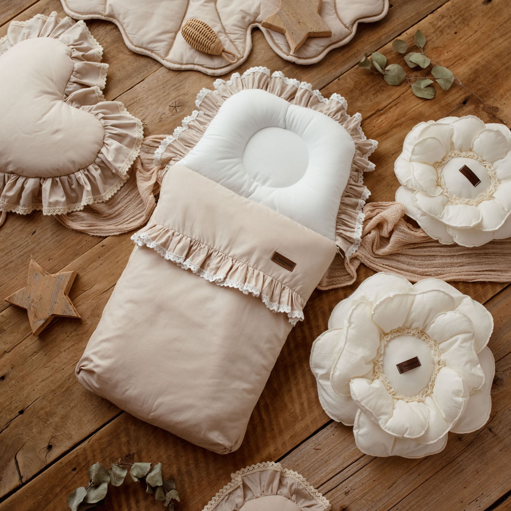 Premium Babyschlafsack Romantic mit Rüschen & weißer Spitze