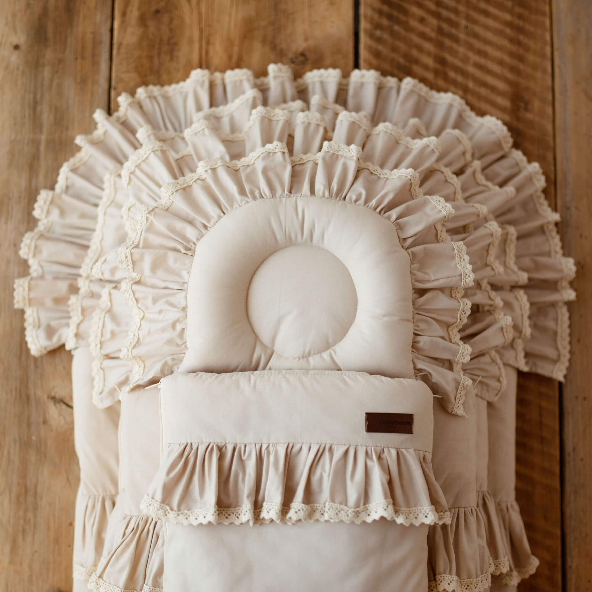Premium Babyschlafsack RETRO ROMANTIC mit Rüschen & beige Spitze | Baumwolle